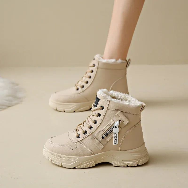 Bota Feminina de Cano Curto com Solado Grosso Forro Aveludado Estilo Casual Esportivo – (Promoção de Inverno 2025)